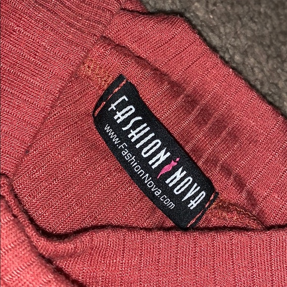 MOCK NECK SLEEVELESS TOP - Picture 2 of 2